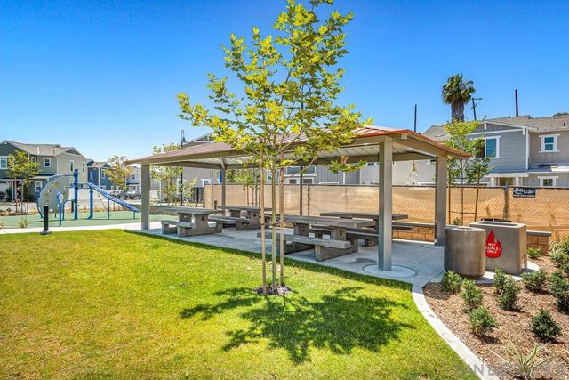 1527 Wingwood, Vista, CA 92083