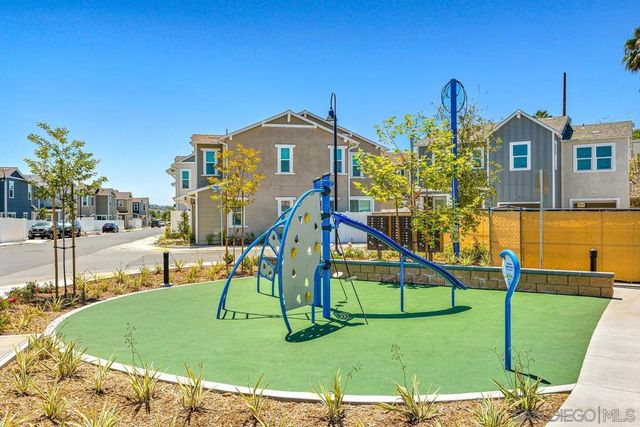 1527 Wingwood, Vista, CA 92083