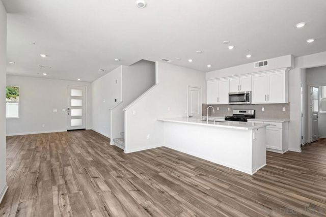 1527 Wingwood, Vista, CA 92083