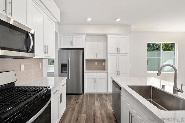 1527 Wingwood, Vista, CA 92083