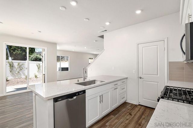 1527 Wingwood, Vista, CA 92083