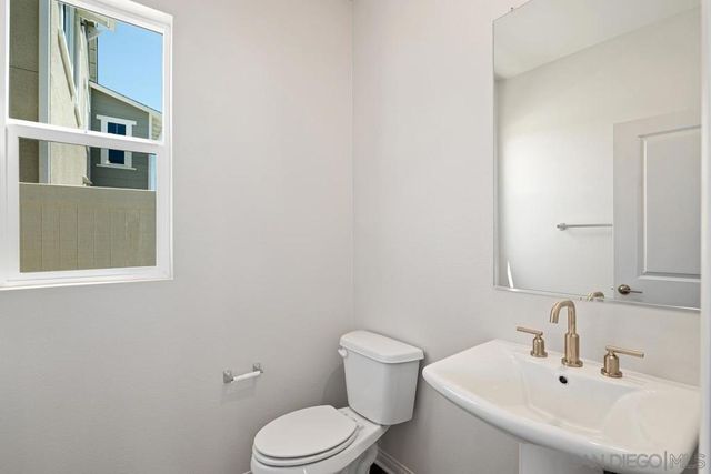 1527 Wingwood, Vista, CA 92083
