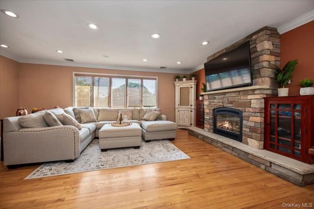 311 Blackheath Road, Lido Beach, NY 11561