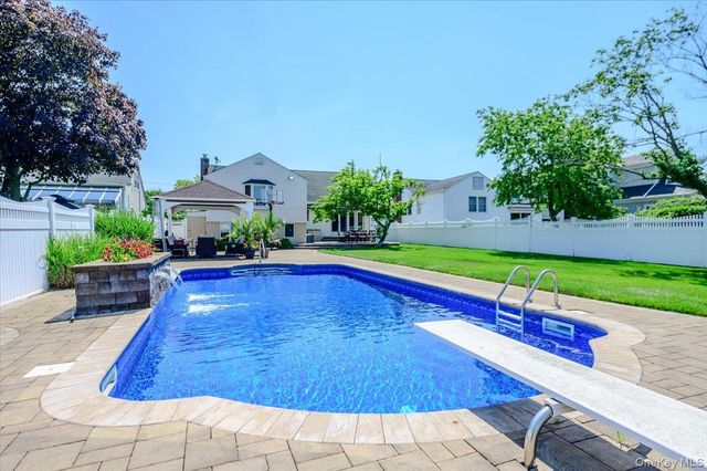 311 Blackheath Road, Lido Beach, NY 11561