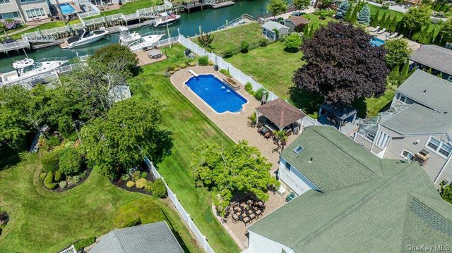 311 Blackheath Road, Lido Beach, NY 11561