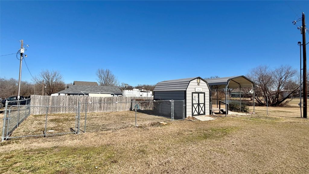 433 Holiday Village Drive, Quitman, TX 75783