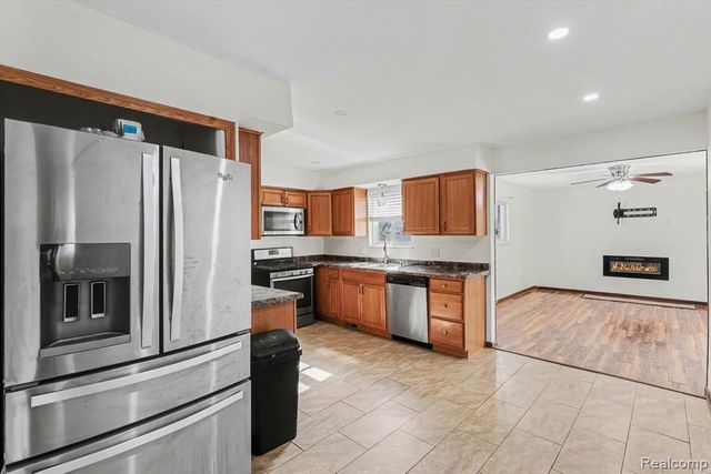 12260 De Grove Drive, Sterling Heights, MI 48312