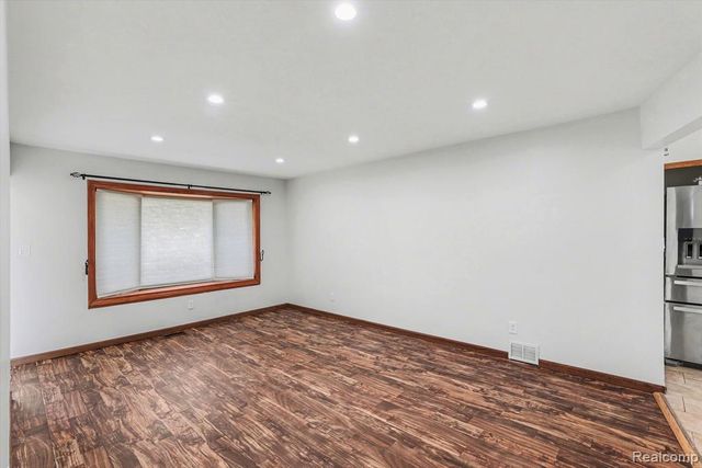 12260 De Grove Drive, Sterling Heights, MI 48312