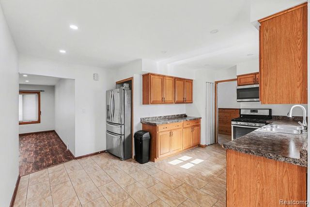 12260 De Grove Drive, Sterling Heights, MI 48312