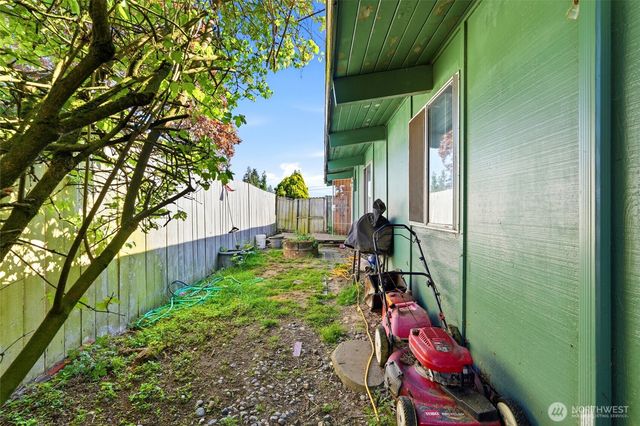 4207 225th Street SW, Mountlake Terrace, WA 98043
