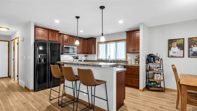 6711 Brentwood Drive NE, Cedar Rapids, IA 52402