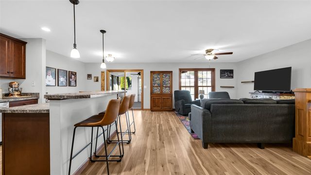 6711 Brentwood Drive NE, Cedar Rapids, IA 52402