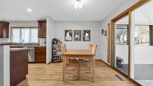 6711 Brentwood Drive NE, Cedar Rapids, IA 52402