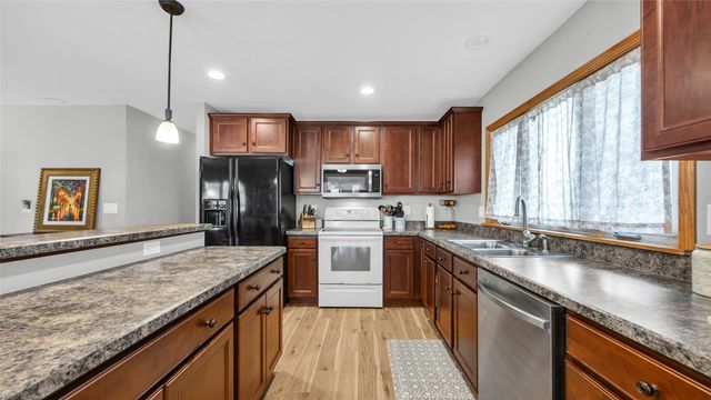 6711 Brentwood Drive NE, Cedar Rapids, IA 52402