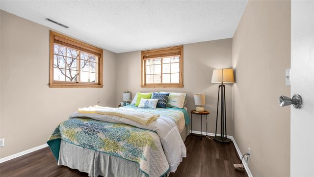 6711 Brentwood Drive NE, Cedar Rapids, IA 52402