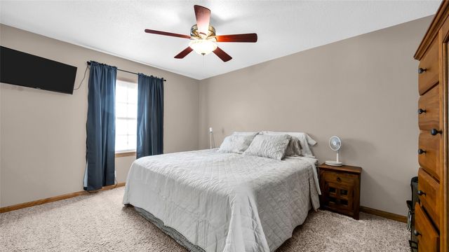 6711 Brentwood Drive NE, Cedar Rapids, IA 52402