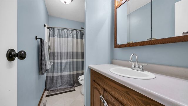 6711 Brentwood Drive NE, Cedar Rapids, IA 52402