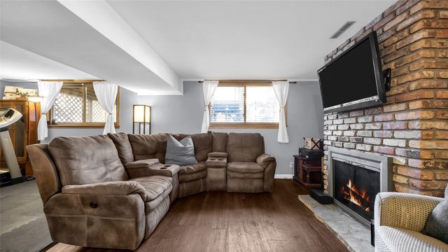 6711 Brentwood Drive NE, Cedar Rapids, IA 52402