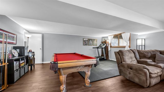 6711 Brentwood Drive NE, Cedar Rapids, IA 52402