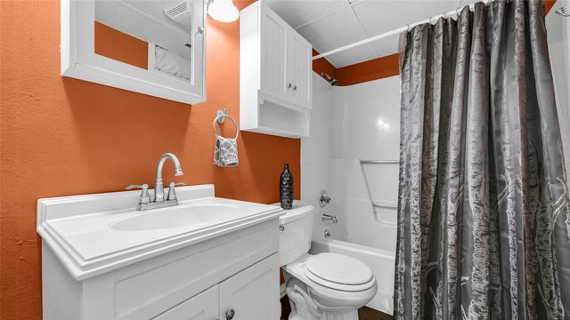 6711 Brentwood Drive NE, Cedar Rapids, IA 52402