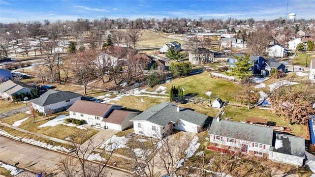 6711 Brentwood Drive NE, Cedar Rapids, IA 52402