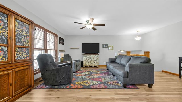 6711 Brentwood Drive NE, Cedar Rapids, IA 52402