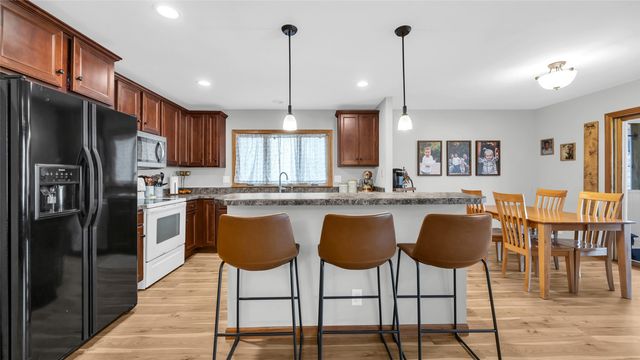 6711 Brentwood Drive NE, Cedar Rapids, IA 52402