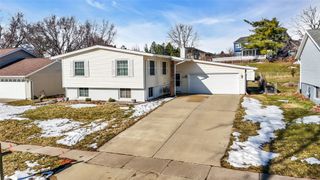 6711 Brentwood Drive NE, Cedar Rapids, IA 52402