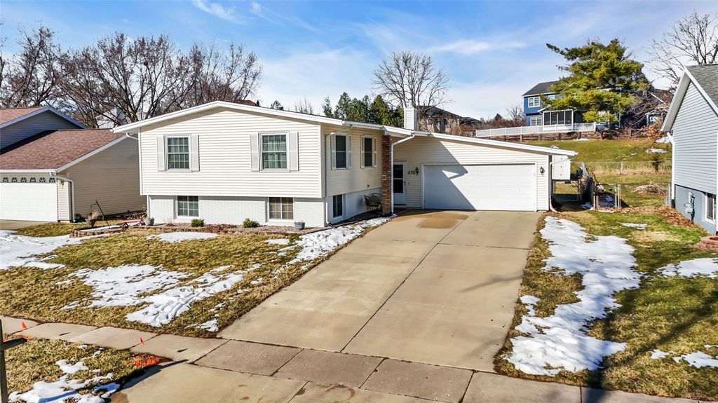 6711 Brentwood Drive NE, Cedar Rapids, IA 52402