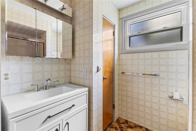 26 kenwood Street, Woonsocket, RI 02895