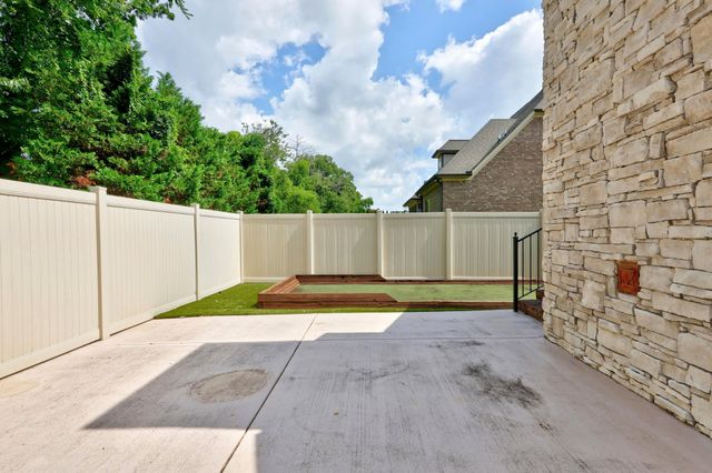 2727 Wynthrope Hall Dr, Murfreesboro, TN 37129