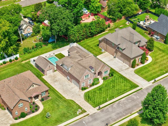2727 Wynthrope Hall Dr, Murfreesboro, TN 37129