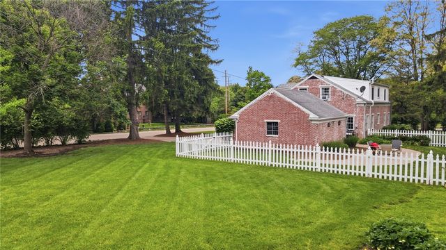 1015 Laurelwood Road, Kettering, OH 45409