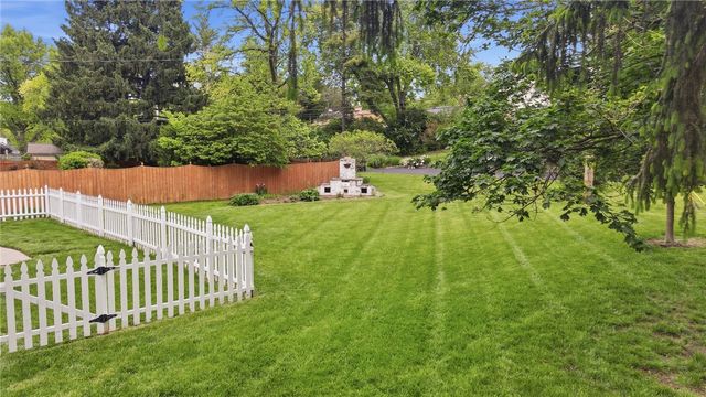 1015 Laurelwood Road, Kettering, OH 45409
