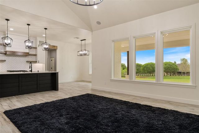 10140 Oakwood Drive, Edmond, OK 73025