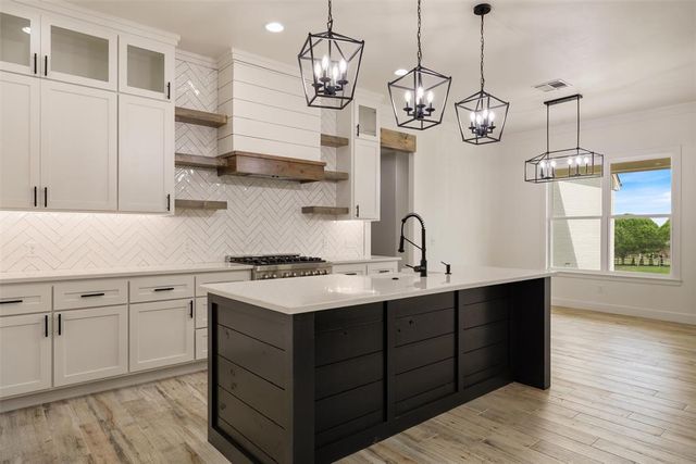 10140 Oakwood Drive, Edmond, OK 73025