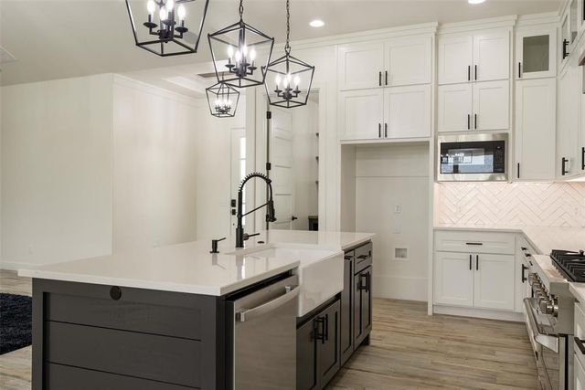 10140 Oakwood Drive, Edmond, OK 73025