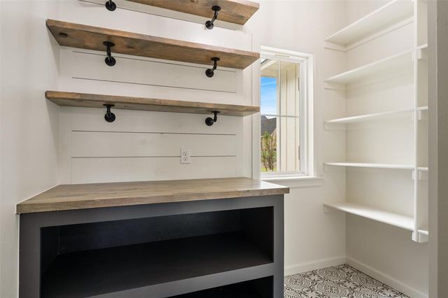 10140 Oakwood Drive, Edmond, OK 73025