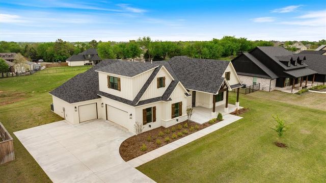 10140 Oakwood Drive, Edmond, OK 73025