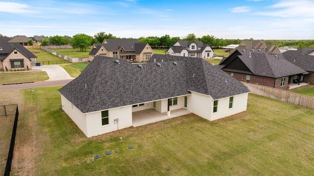 10140 Oakwood Drive, Edmond, OK 73025