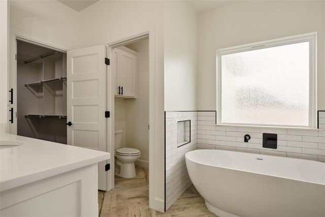 10140 Oakwood Drive, Edmond, OK 73025