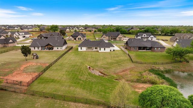 10140 Oakwood Drive, Edmond, OK 73025