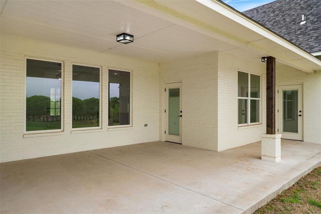 10140 Oakwood Drive, Edmond, OK 73025