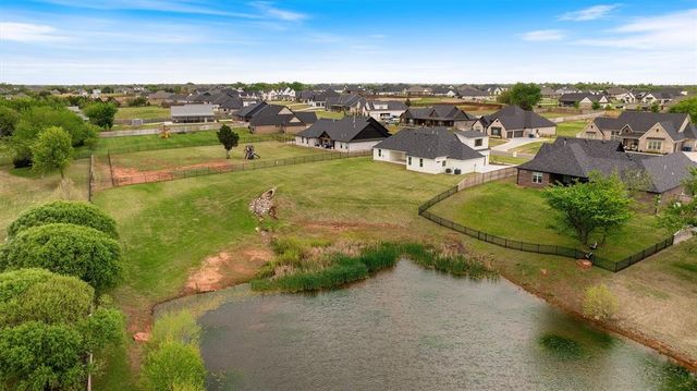 10140 Oakwood Drive, Edmond, OK 73025