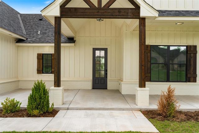 10140 Oakwood Drive, Edmond, OK 73025