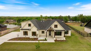 10140 Oakwood Drive, Edmond, OK 73025