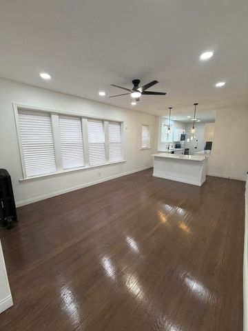 8040 S Rhodes Avenue 1, Chicago, IL 60619