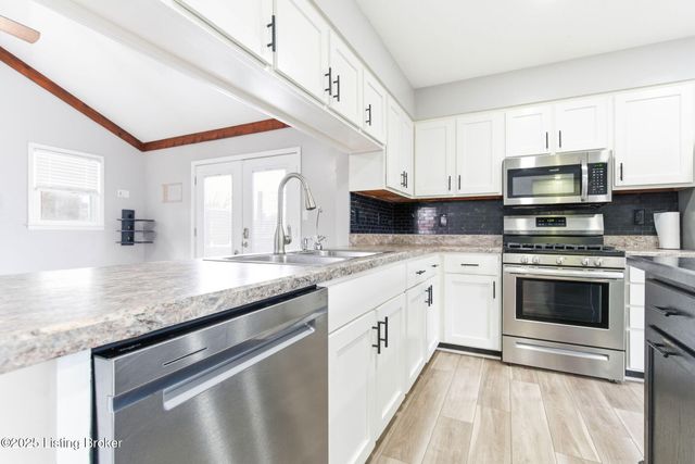 4526 Sandhill Rd, Louisville, KY 40219