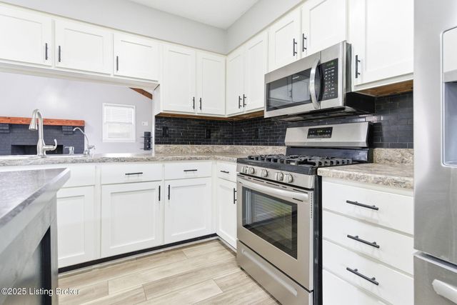 4526 Sandhill Rd, Louisville, KY 40219