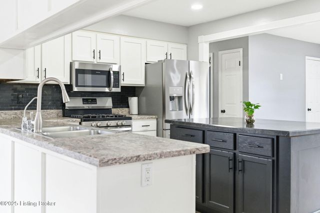 4526 Sandhill Rd, Louisville, KY 40219